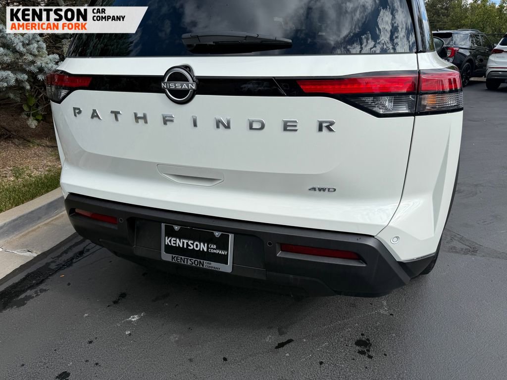 Used 2025 Nissan Pathfinder SV image 40