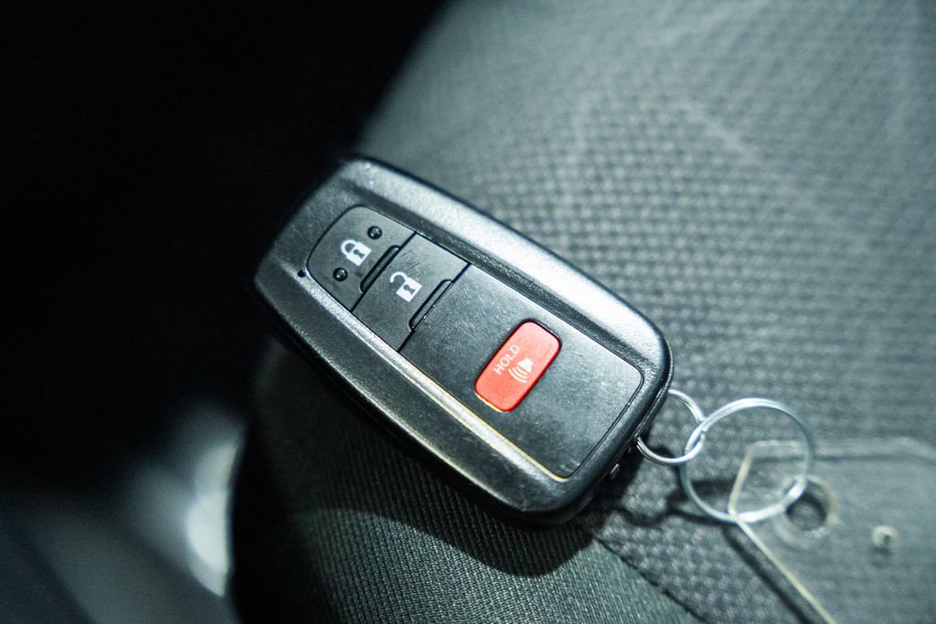 Used 2025 Toyota RAV4 XLE image 38