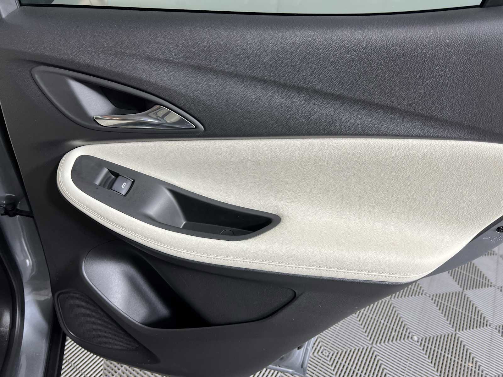 Used 2023 Buick Encore GX Preferred w/ Cold Weather Comfort Package image 16