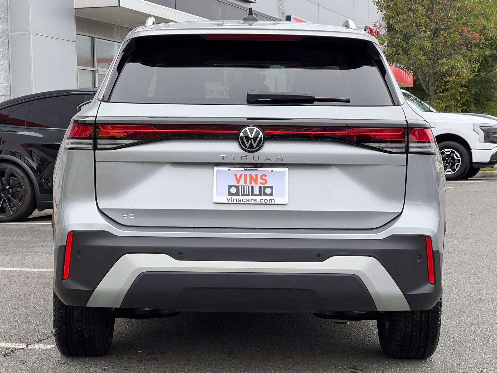 Used 2025 Volkswagen Tiguan SE FWD image 17