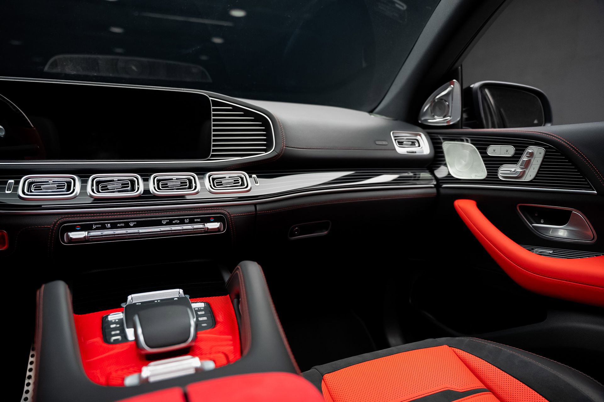 Used 2025 Mercedes-Benz GLE 53 AMG 4MATIC Coupe w/ AMG Night Package image 45