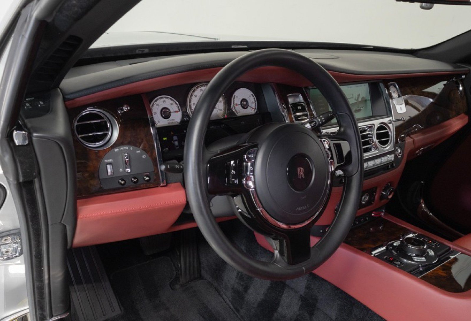 Used 2016 Rolls-Royce Wraith RWD image 24