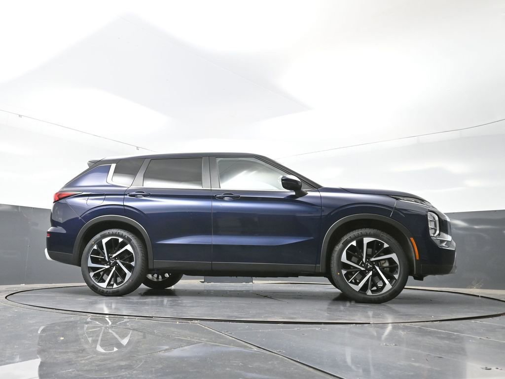 Used 2024 Mitsubishi Outlander AWD image 50