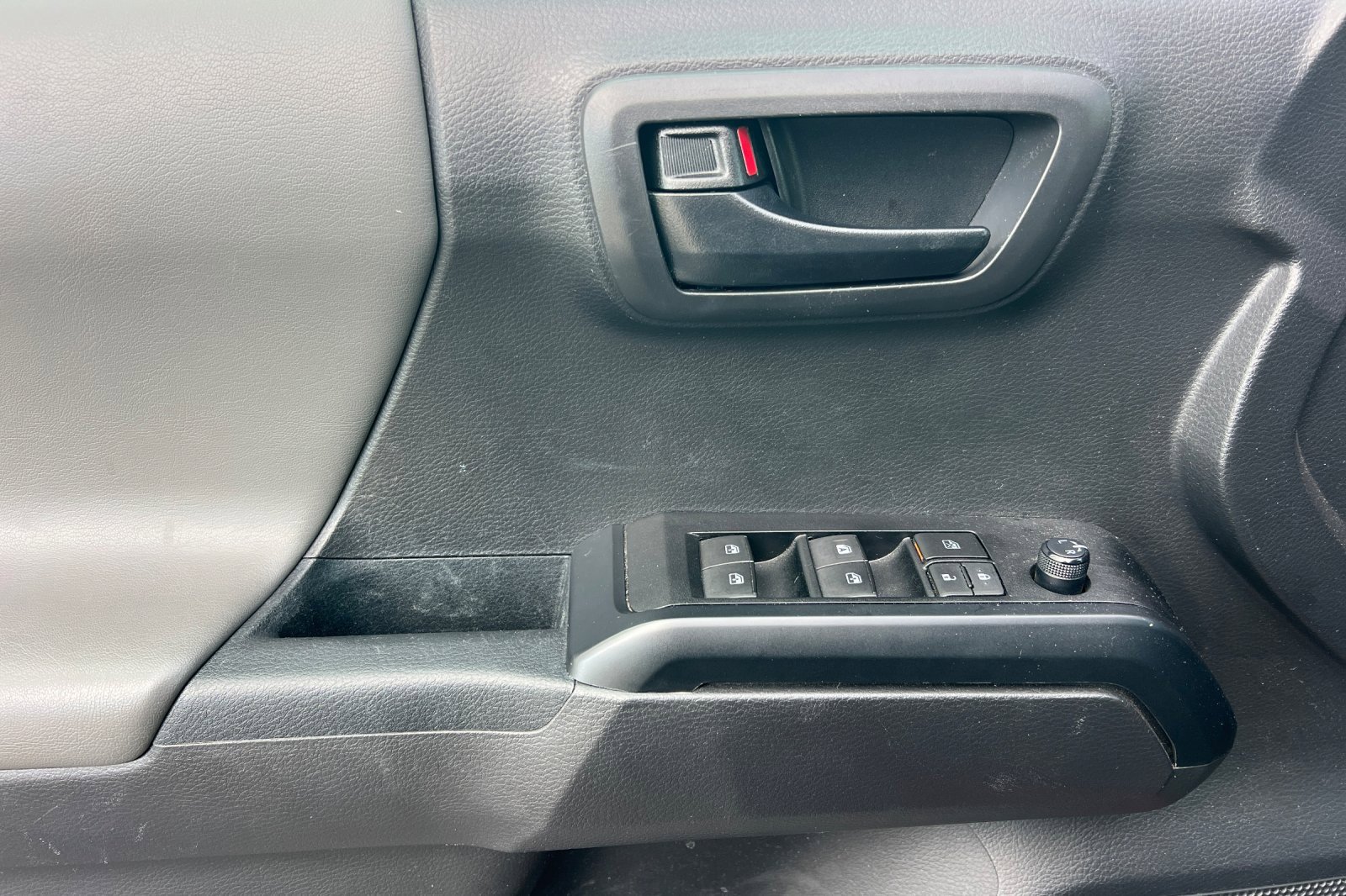 Used 2022 Toyota Tacoma SR image 11