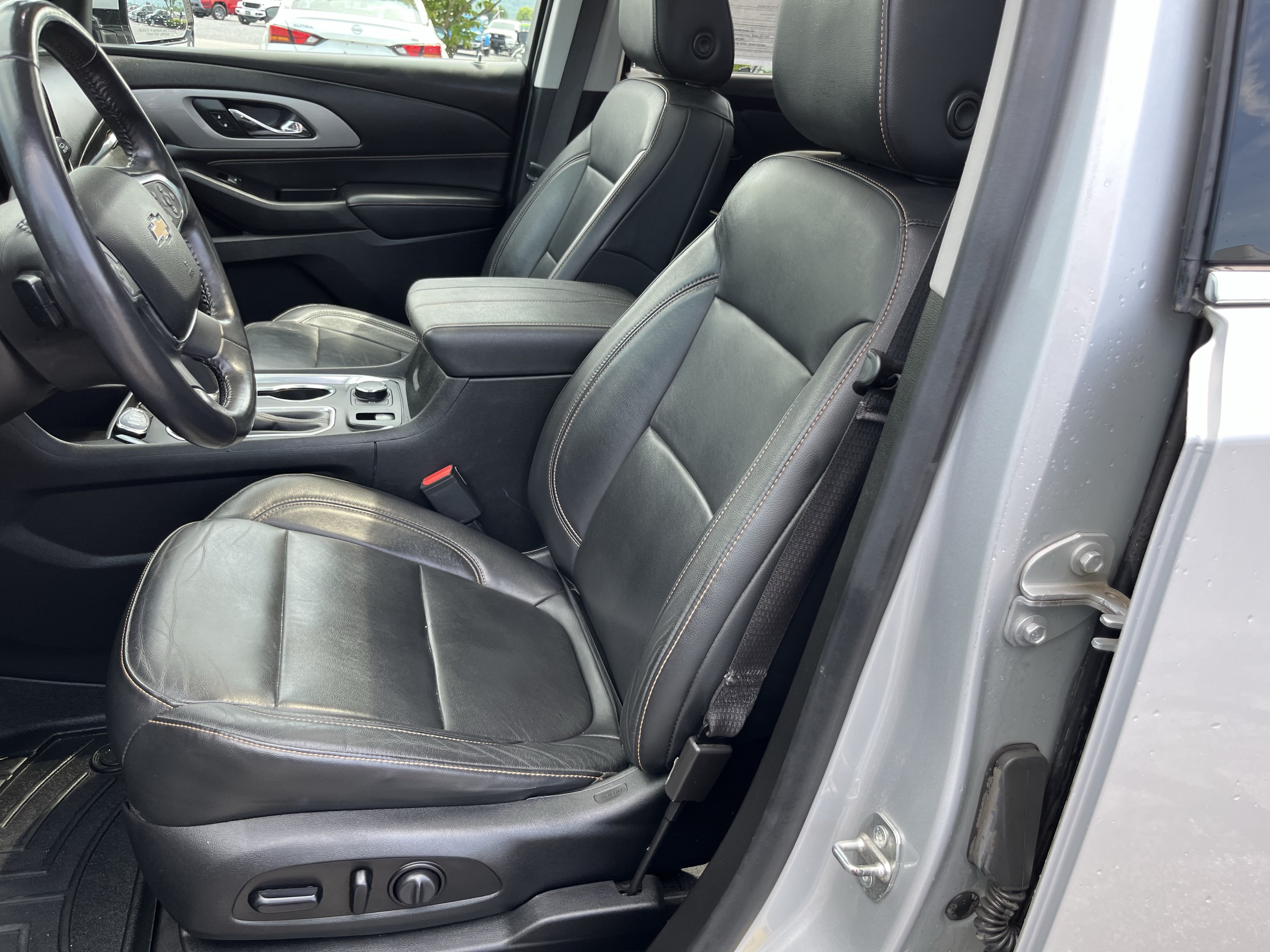 Used 2019 Chevrolet Traverse LT w/ LT Premium Package AWD/4WD image 17