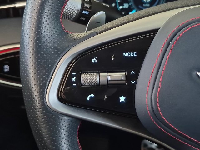 Used 2022 Genesis GV70 3.5T Sport w/ Sport Prestige Package AWD/4WD image 17