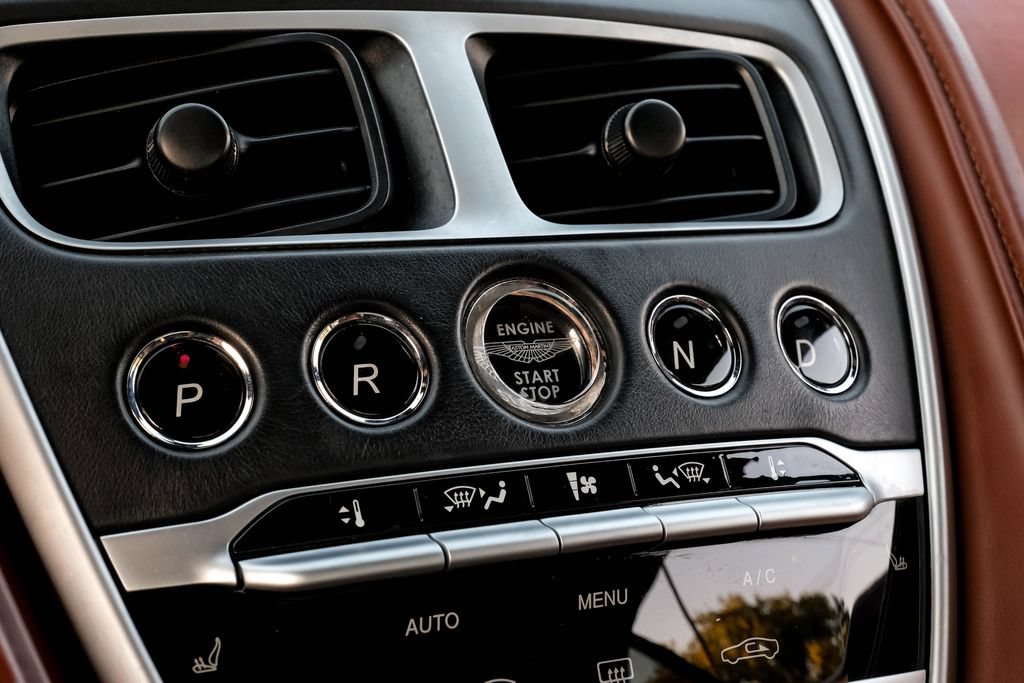 Used 2019 Aston Martin DB11 Volante RWD image 21