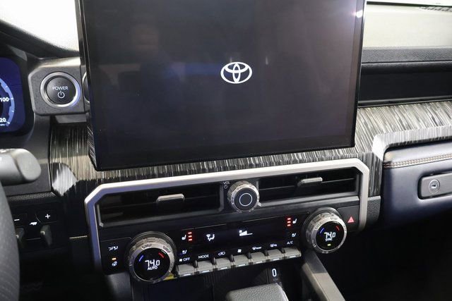 Certified 2025 Toyota 4Runner 4WD image 21