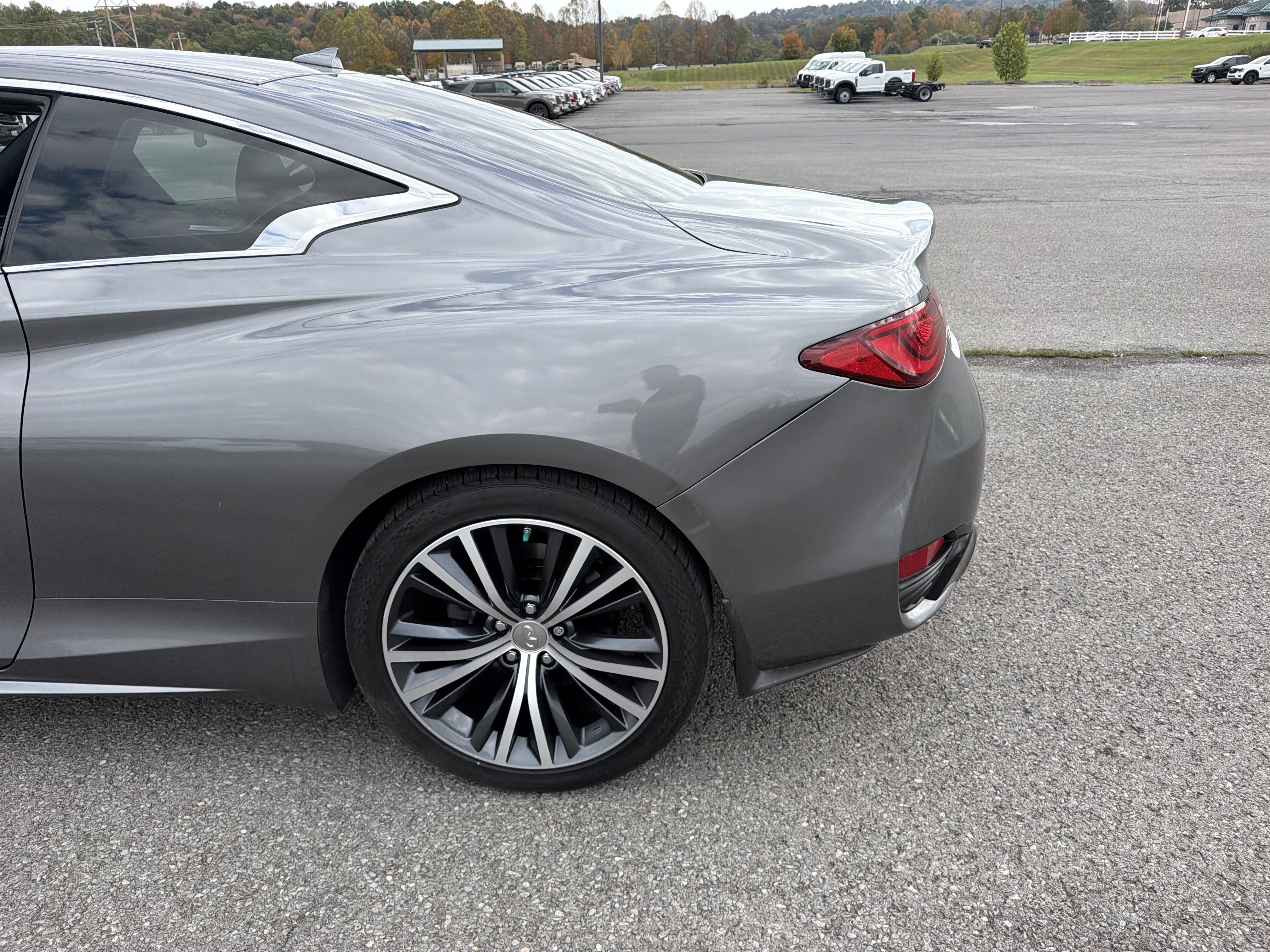 Used 2017 INFINITI Q60 2.0t w/ Premium Plus Package 2.0T AWD/4WD image 7