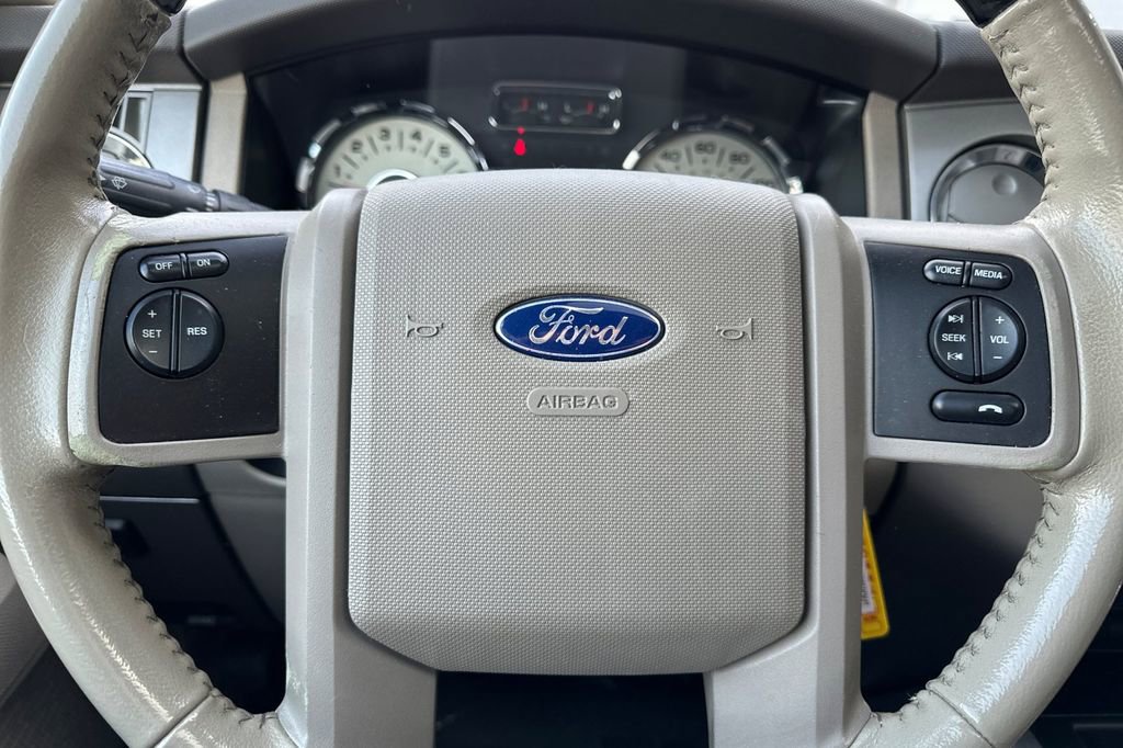 Used 2013 Ford Expedition Limited RWD image 26