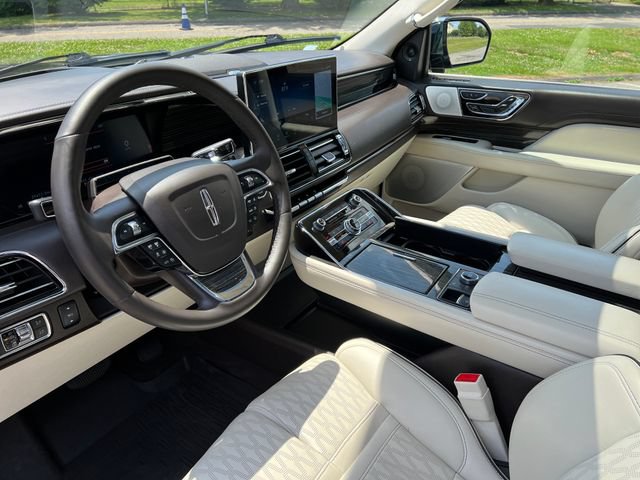 Used 2023 Lincoln Navigator L Black Label AWD/4WD image 18