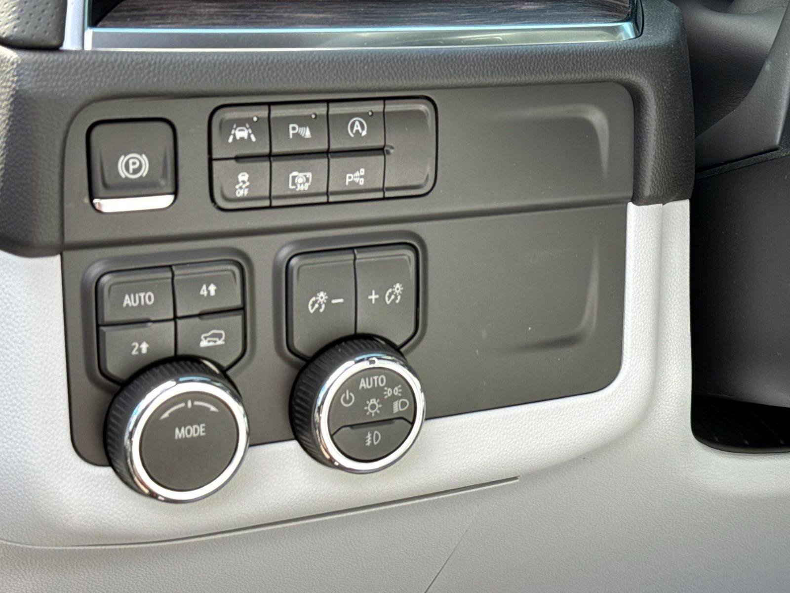 New 2026 Chevrolet Suburban Premier image 11