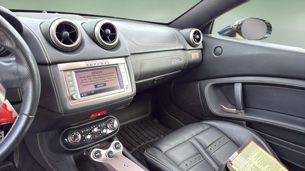 Used 2012 Ferrari California RWD image 40
