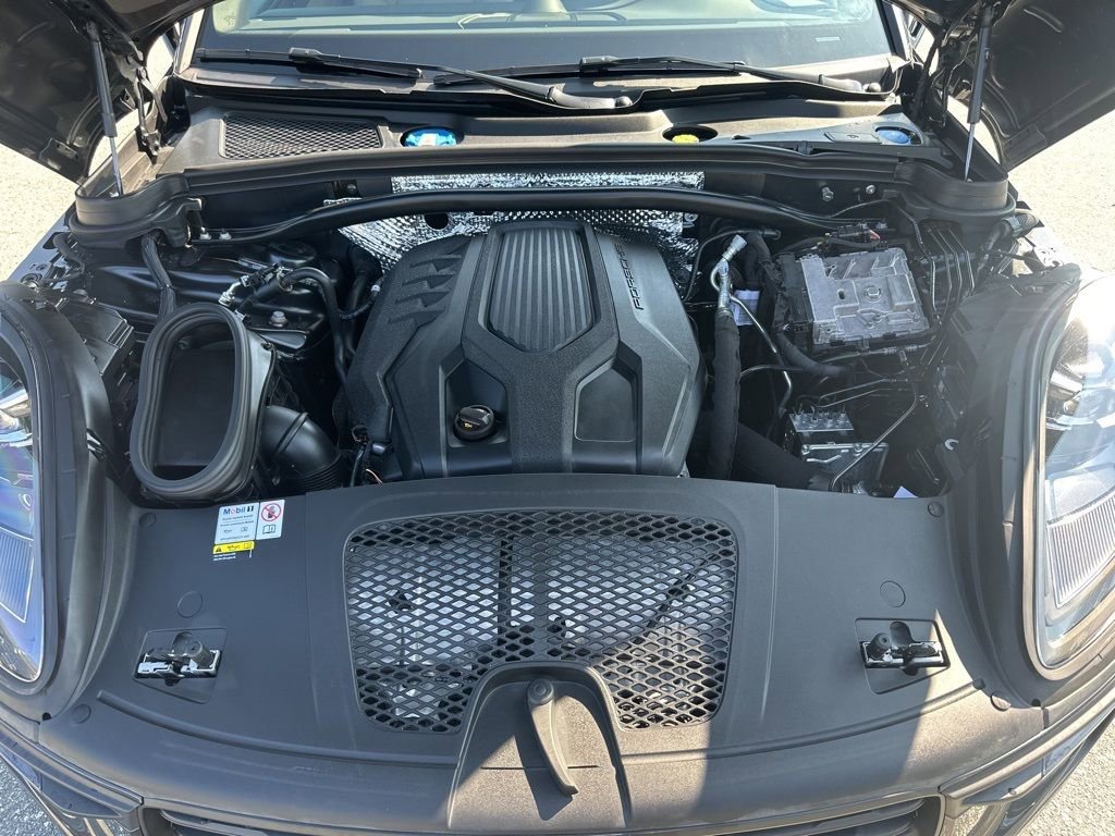 Used 2023 Porsche Macan Turbo image 37