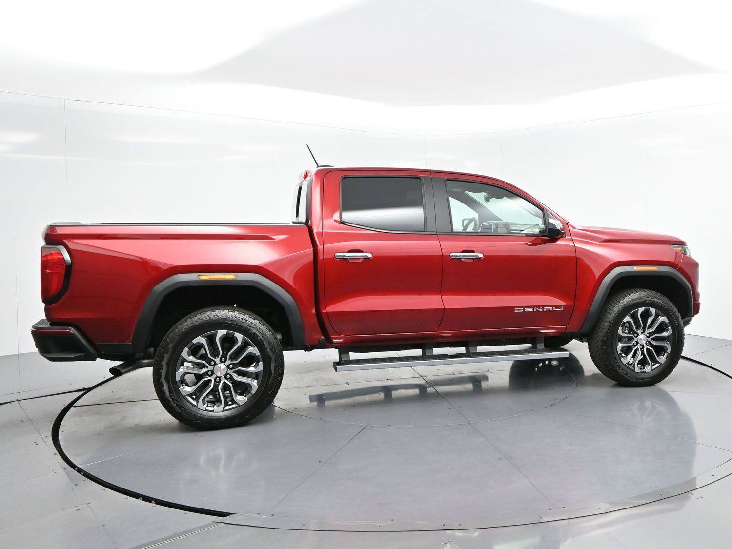 Used 2026 GMC Canyon Denali AWD/4WD image 8