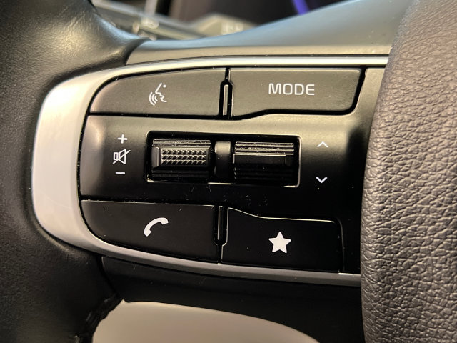 Used 2025 Kia Sportage EX w/ Premium Package FWD image 21