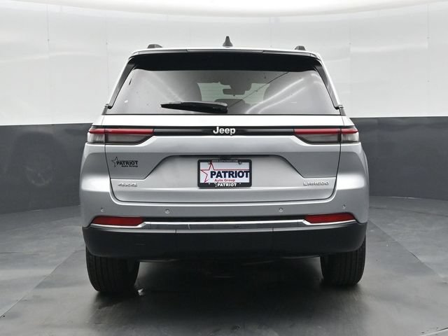 New 2026 Jeep Grand Cherokee Laredo w/ Trailer Tow Package AWD/4WD image 23