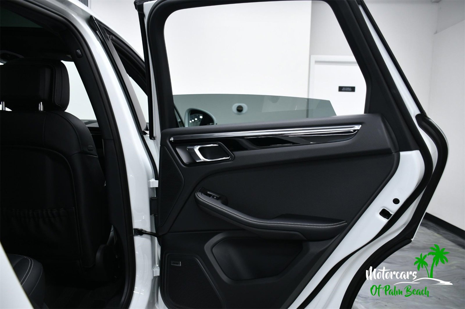 Used 2025 Porsche Macan Turbo image 39