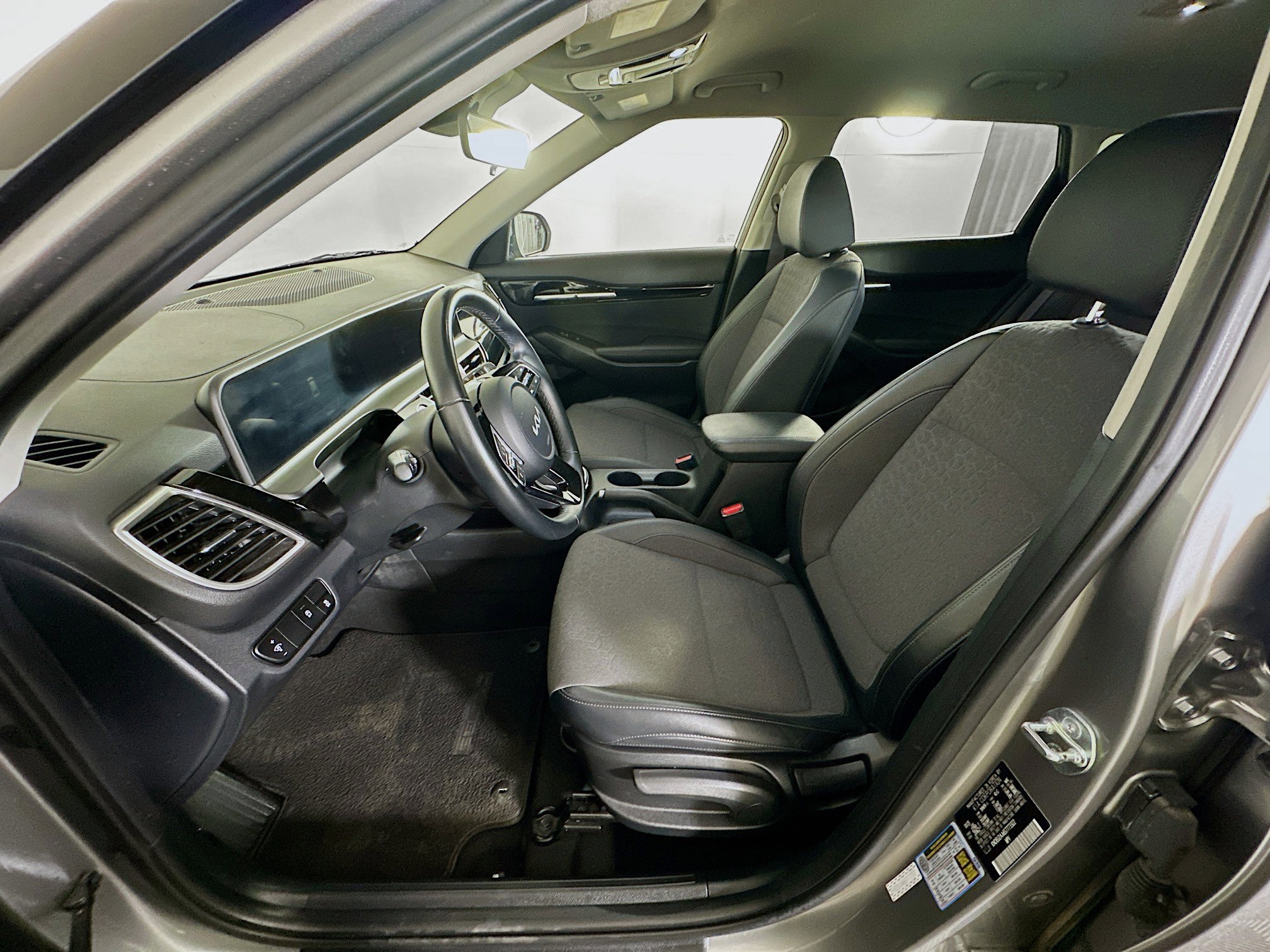 Used 2025 Kia Seltos S image 13