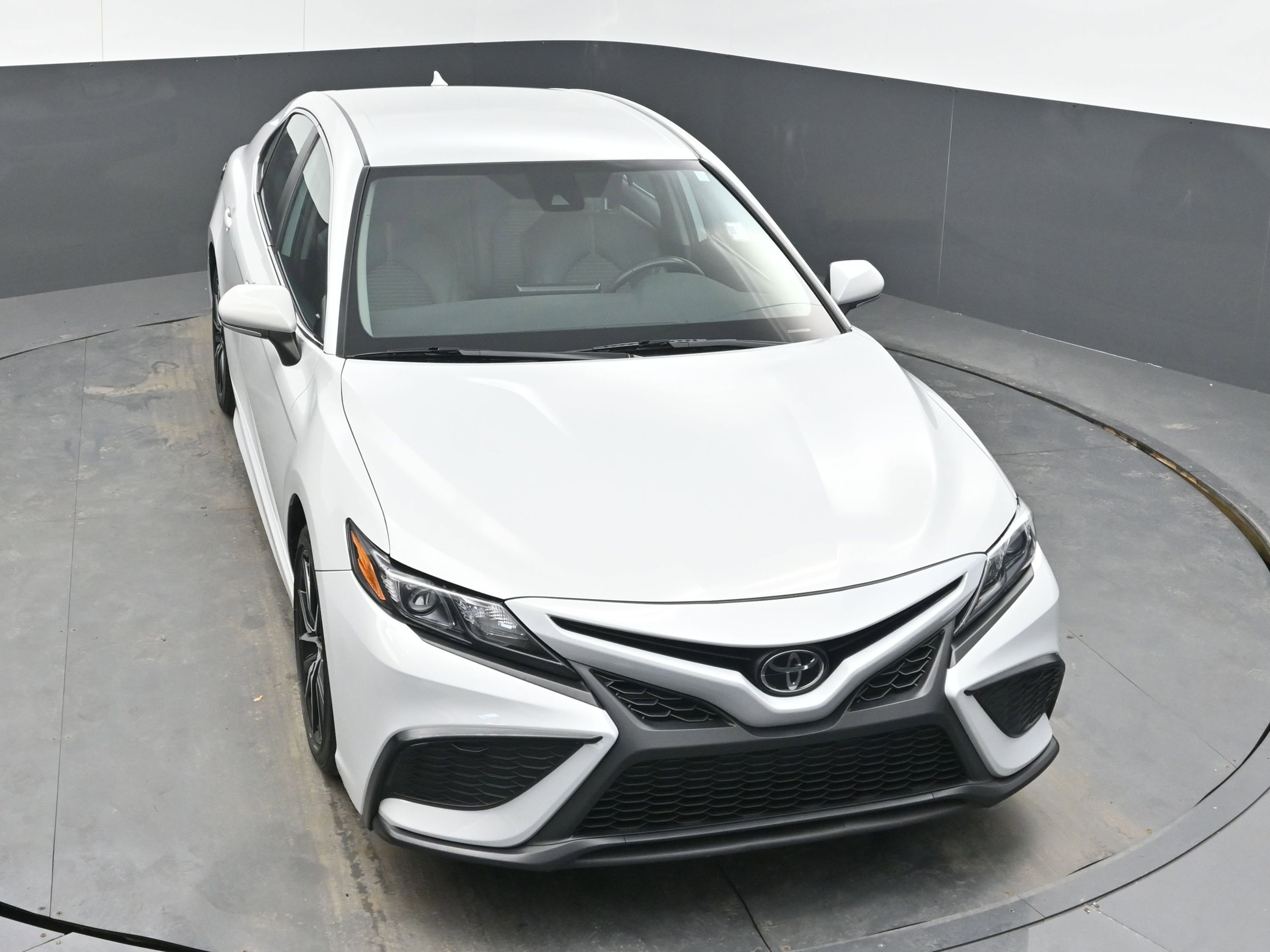 Used 2024 Toyota Camry SE image 33