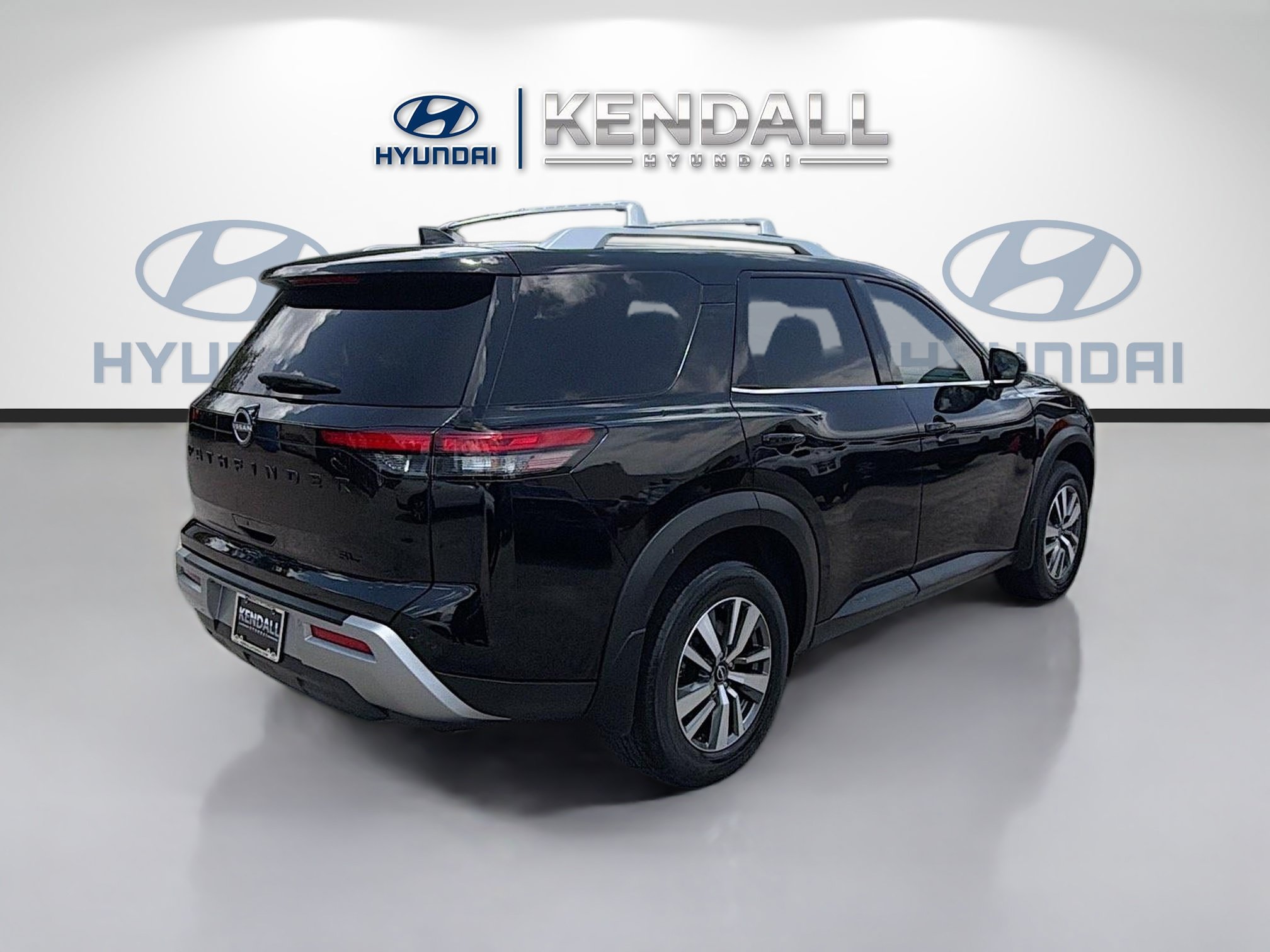 Used 2024 Nissan Pathfinder SL w/ Black Appearance Package FWD image 6
