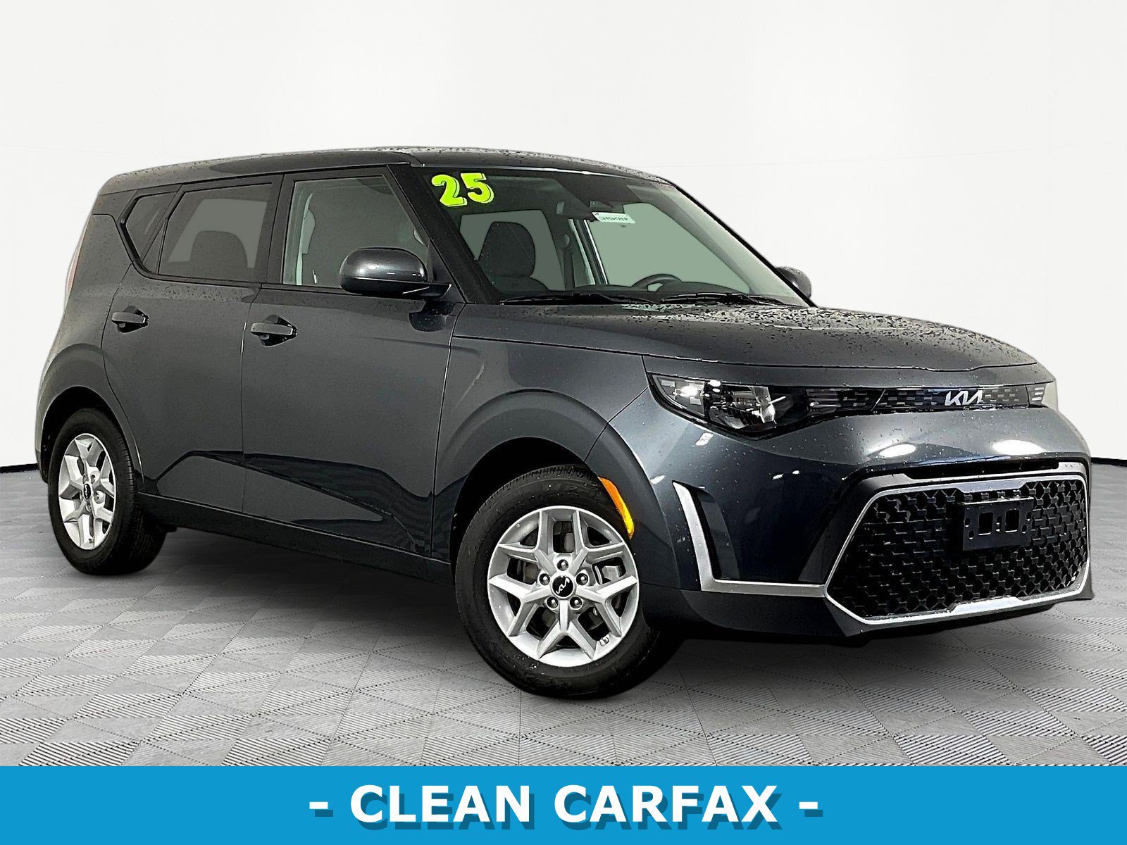 Used 2025 Kia Soul LX w/ LX Technology Package FWD image 3