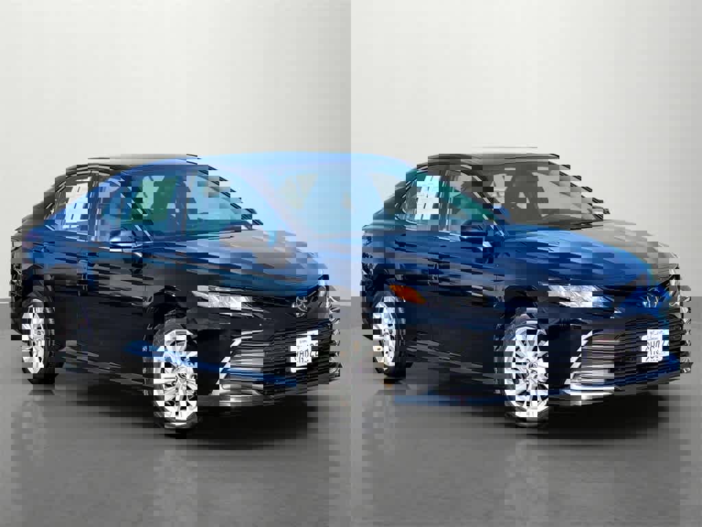 Used 2023 Toyota Camry LE image 8