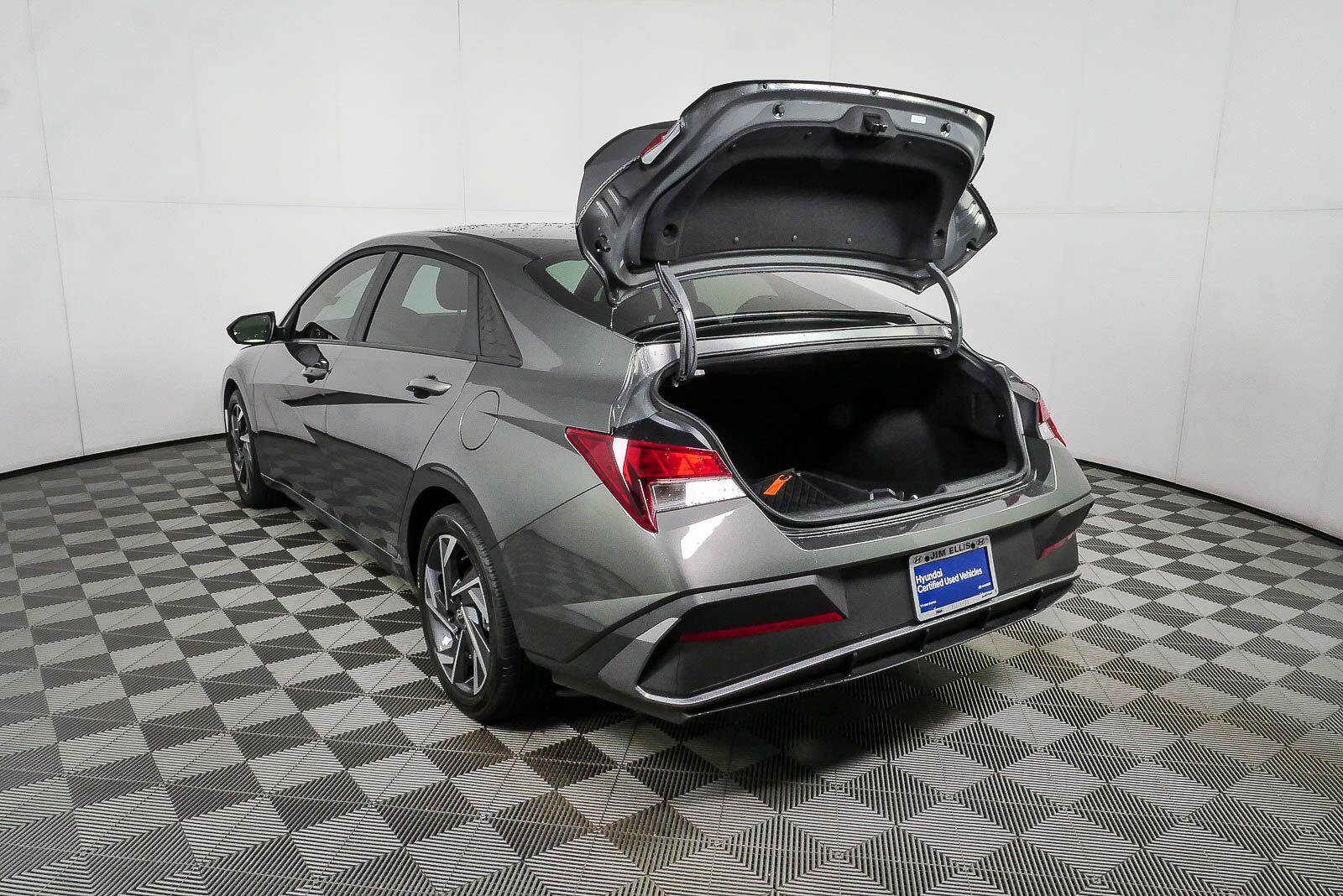 Certified 2025 Hyundai Elantra Sport FWD image 29