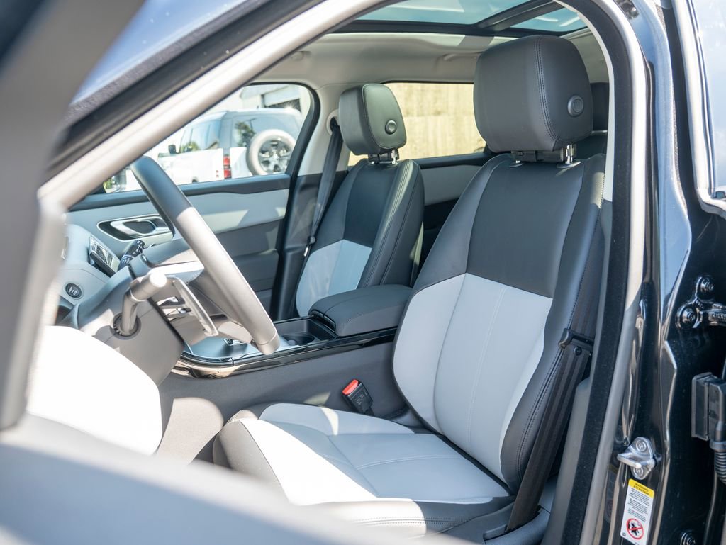 New 2025 Land Rover Range Rover Velar Dynamic SE image 19