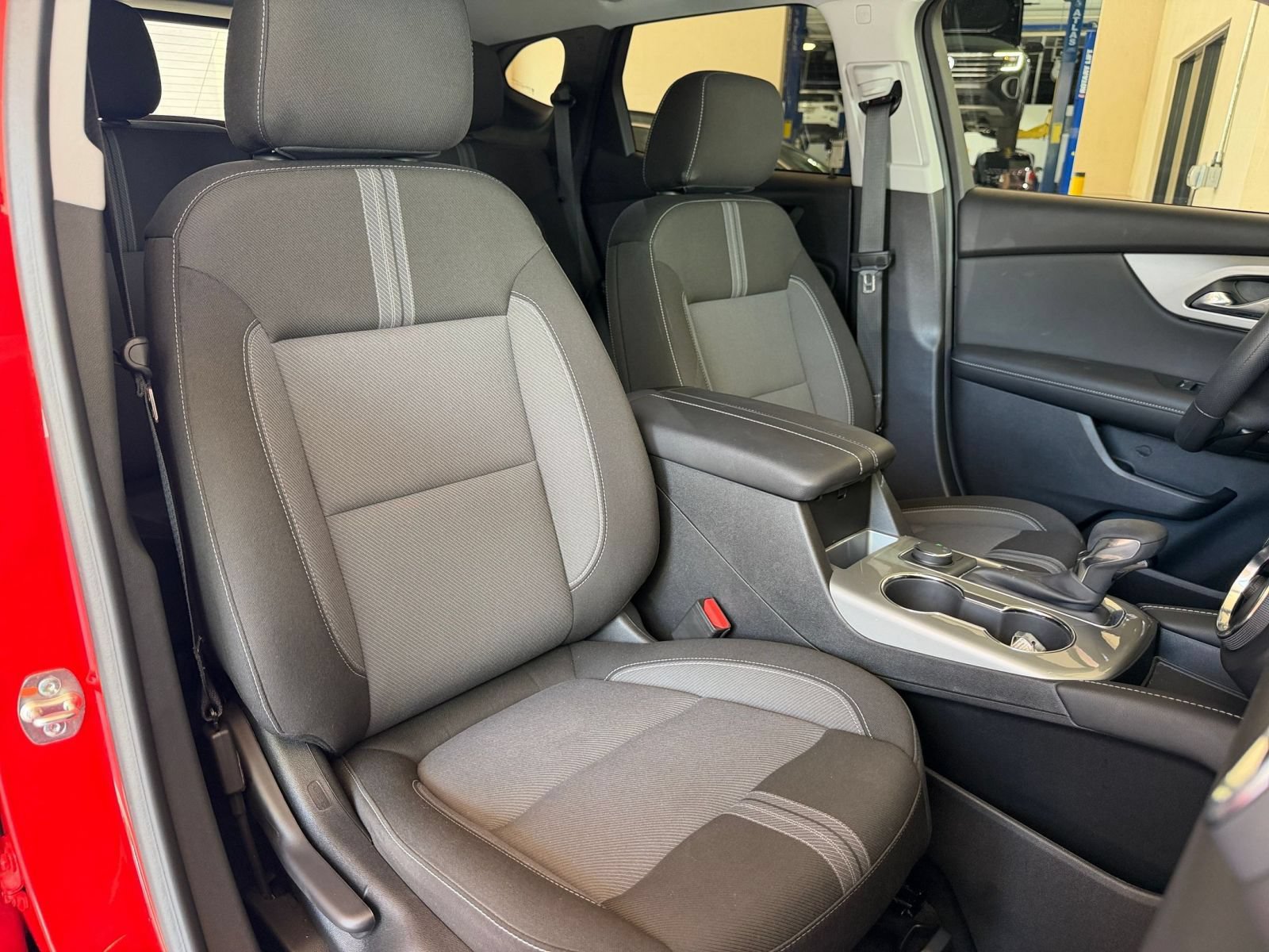 Used 2025 Chevrolet Blazer LT FWD image 31