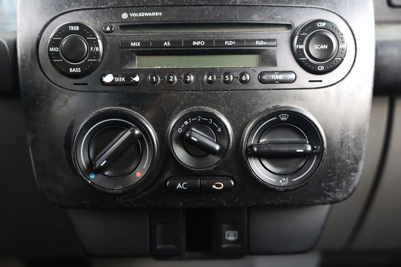 Used 2005 Volkswagen Beetle GL image 25