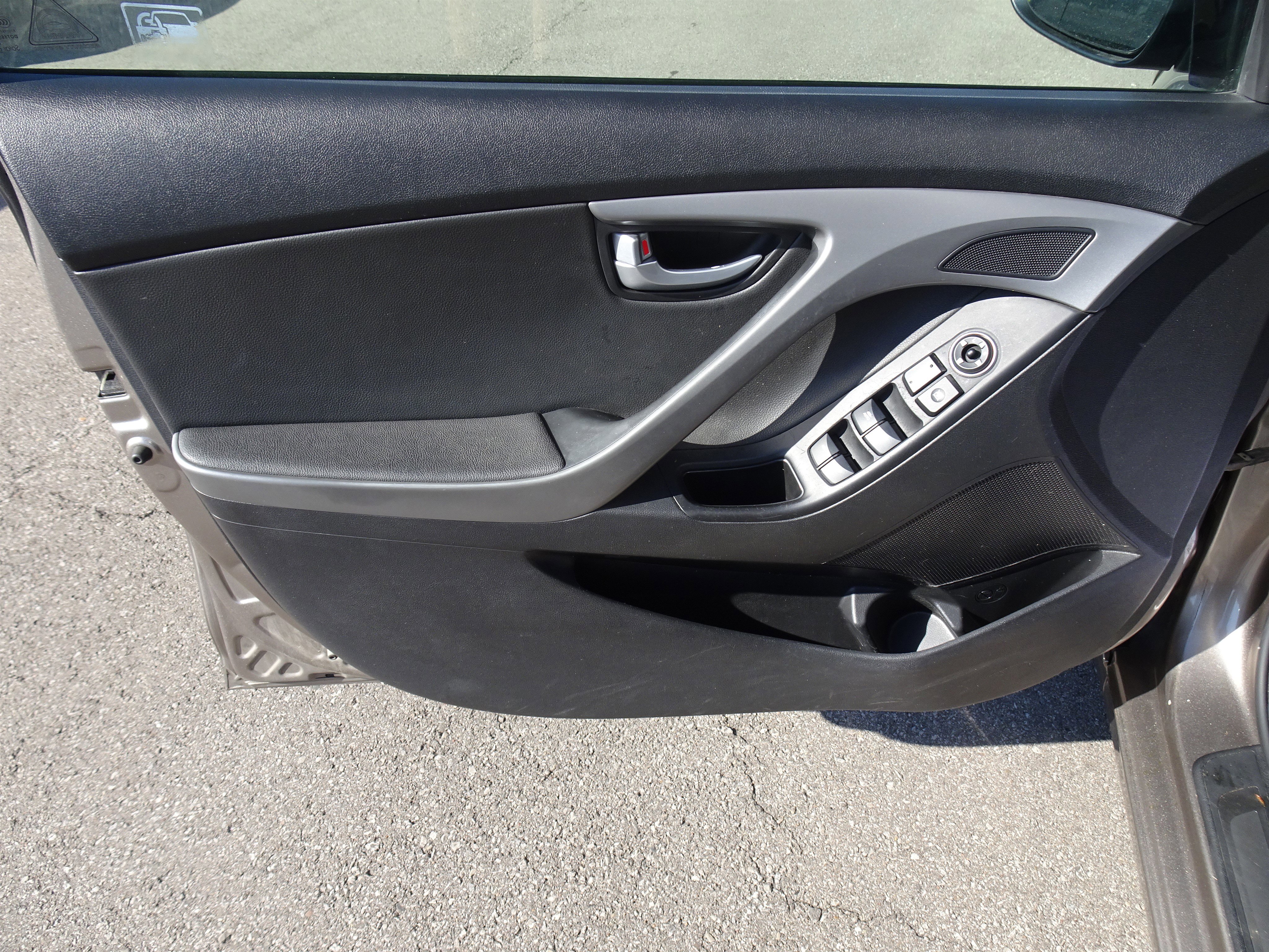 Used 2015 Hyundai Elantra Limited FWD image 12