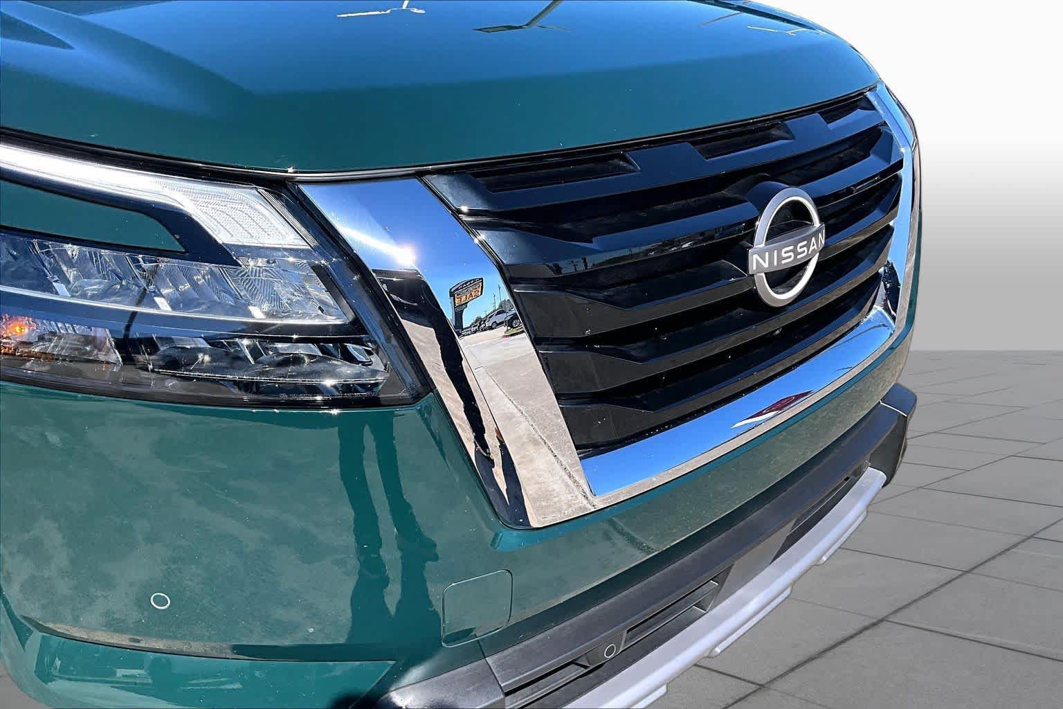 Certified 2025 Nissan Pathfinder Platinum w/ Cargo Package FWD image 30