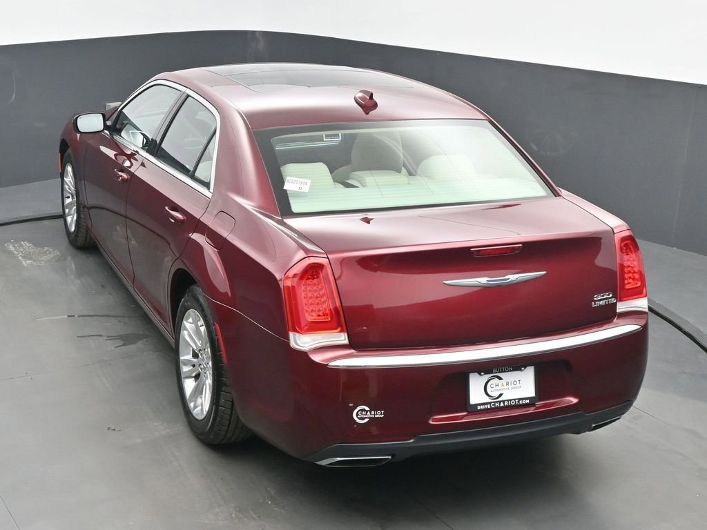 Used 2016 Chrysler 300 Limited image 39