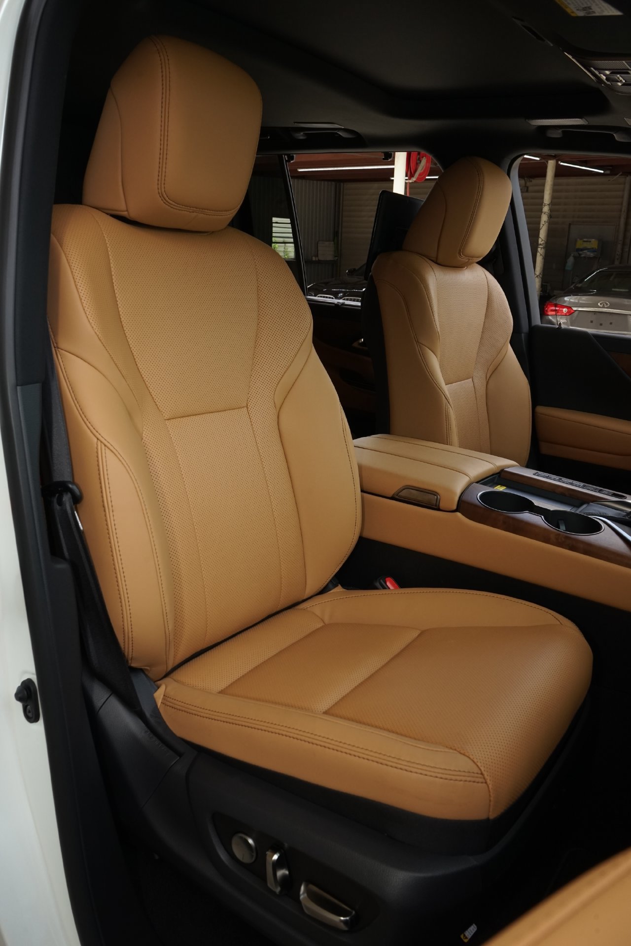 Used 2023 Lexus LX 600 4WD w/ Accessory Package (Z1) image 9