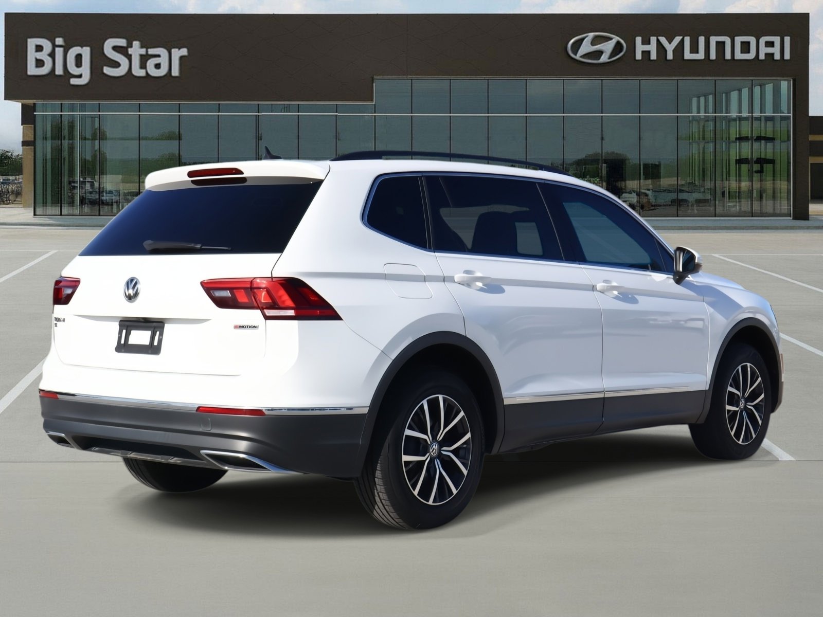 Used 2020 Volkswagen Tiguan SE image 4