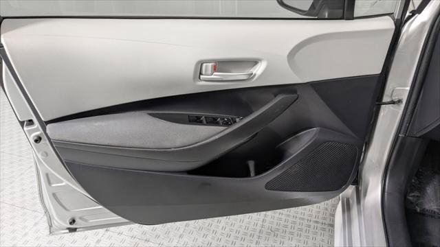 Used 2020 Toyota Corolla LE FWD image 13
