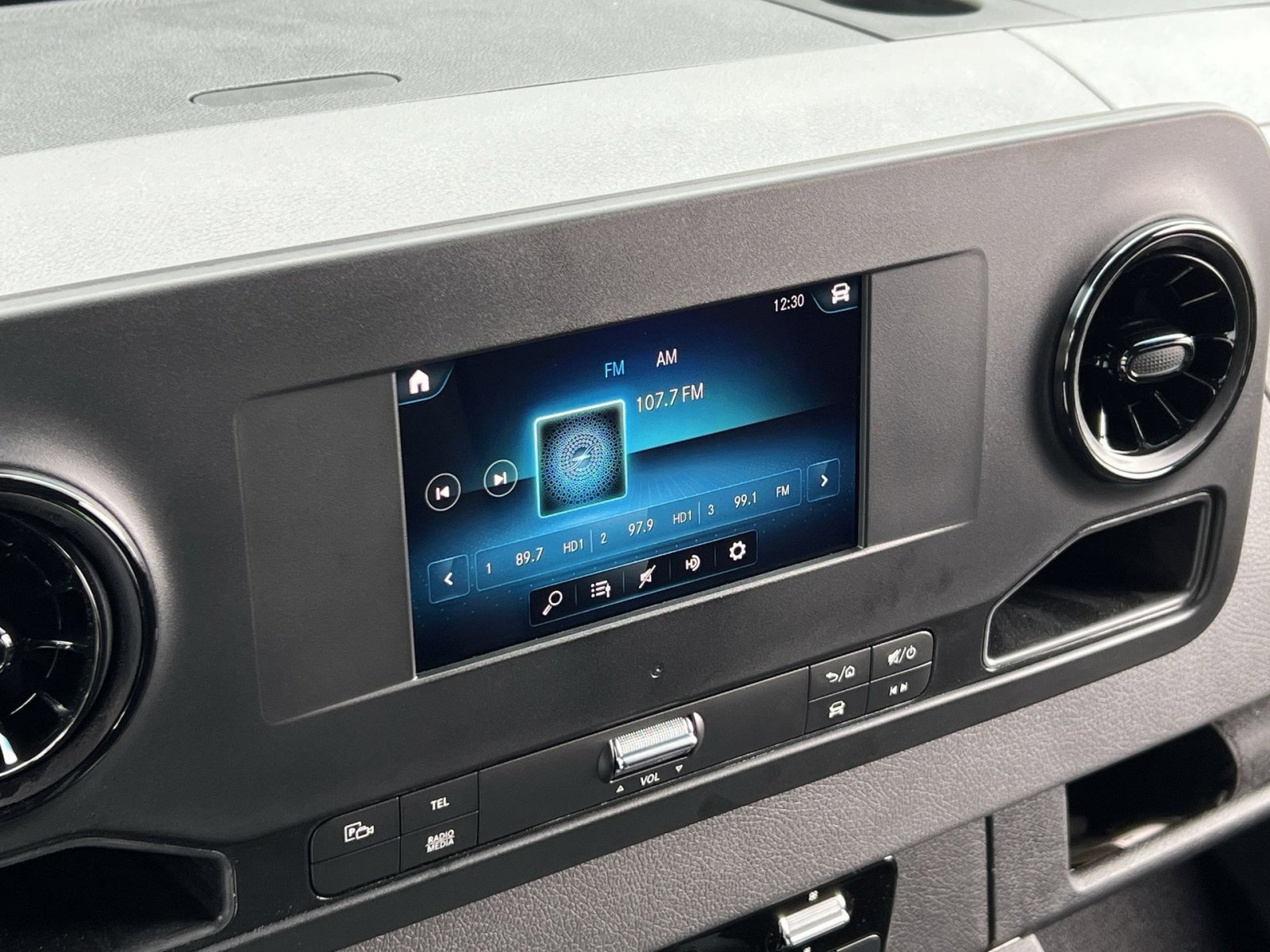 Used 2024 Mercedes-Benz Sprinter 2500 image 16