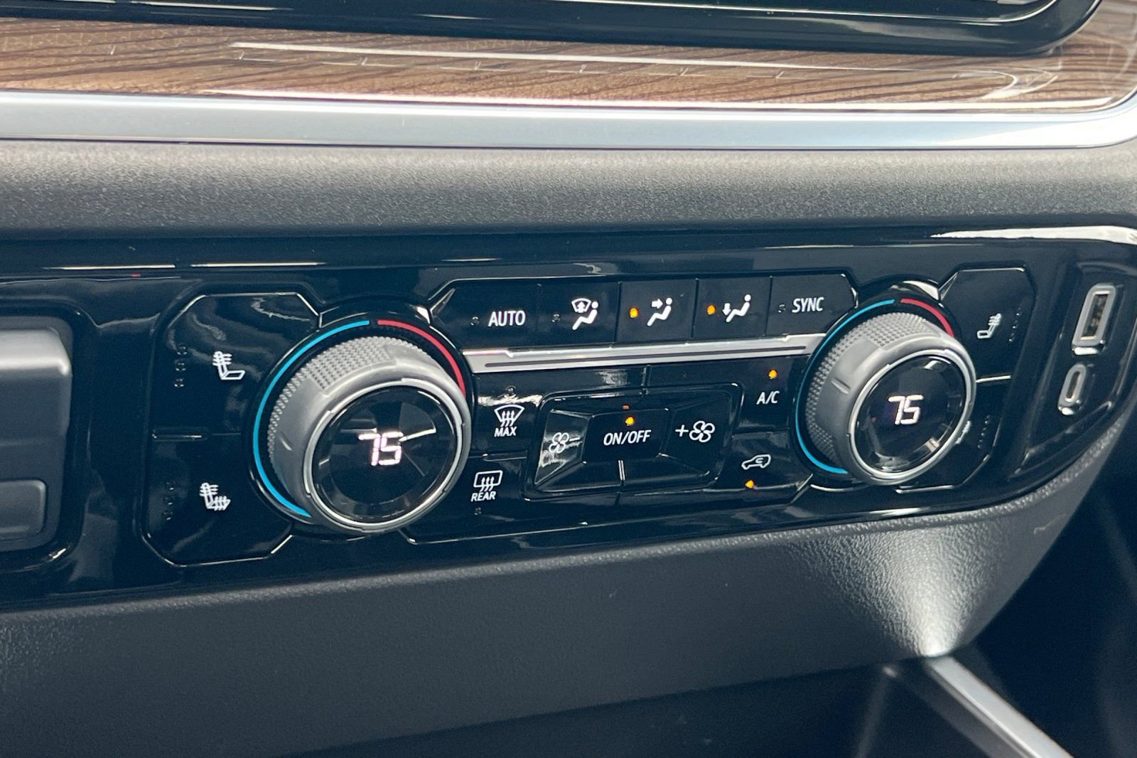 Used 2022 Chevrolet Silverado 1500 LT Trail Boss w/ LT Trail Boss Premium Package image 20