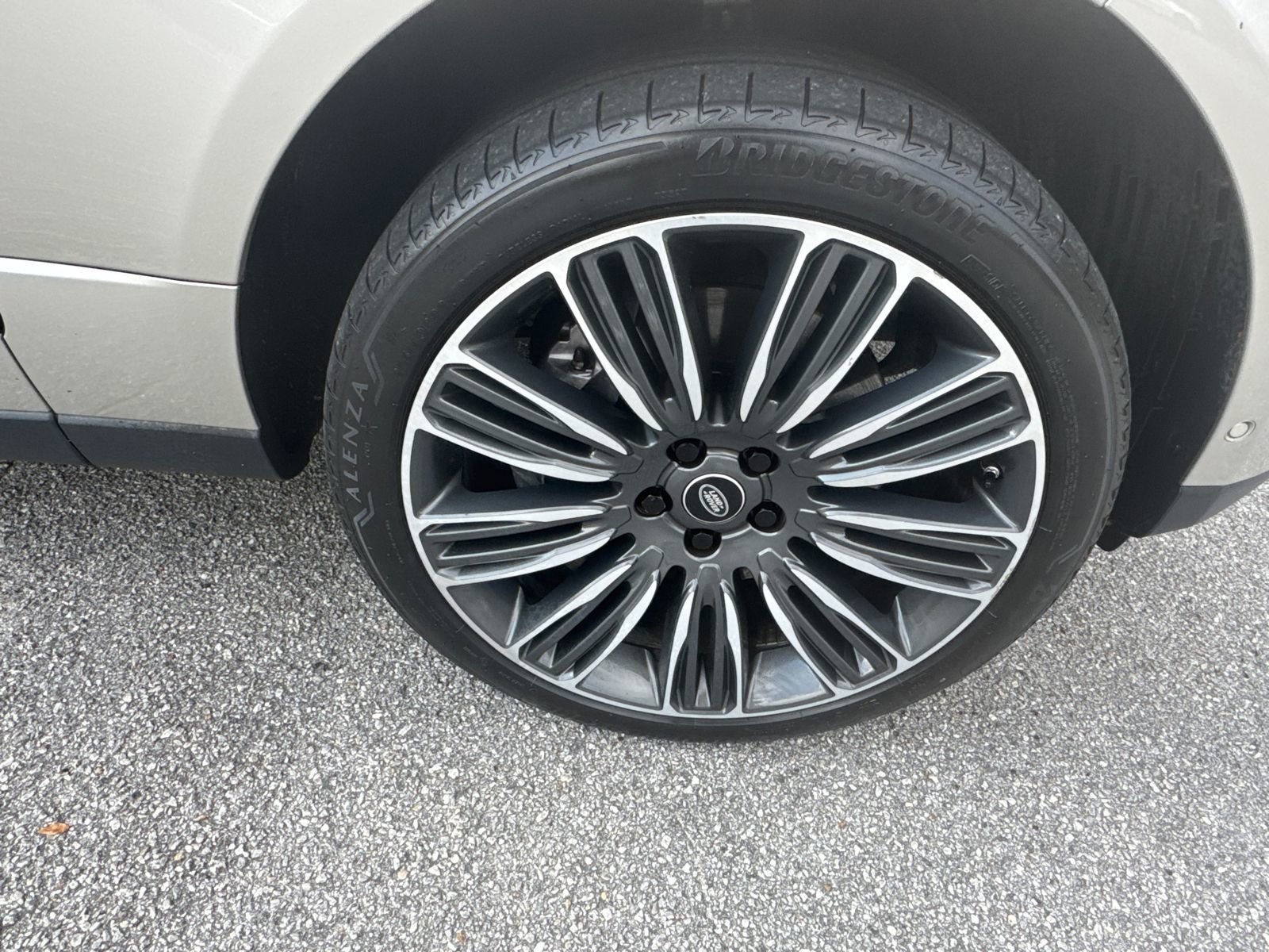 Used 2020 Land Rover Range Rover HSE image 12