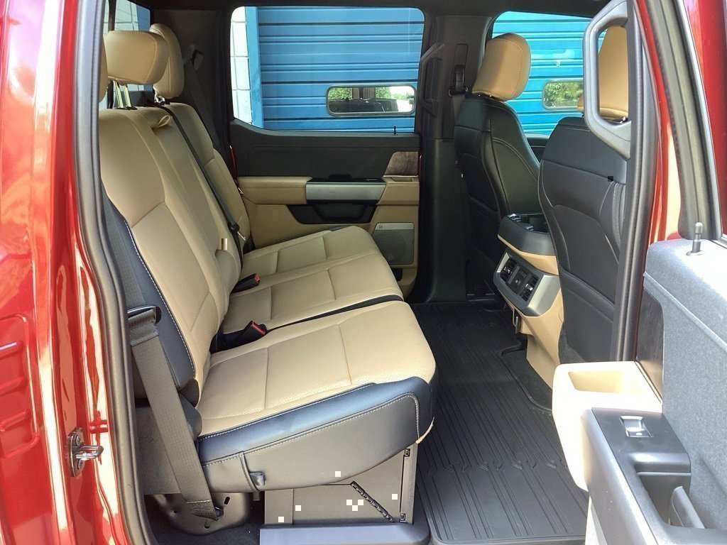 New 2025 Ford F250 Lariat w/ Black Appearance Package image 34