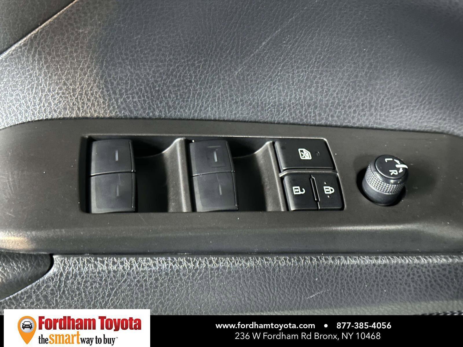 Used 2023 Toyota Camry SE image 19