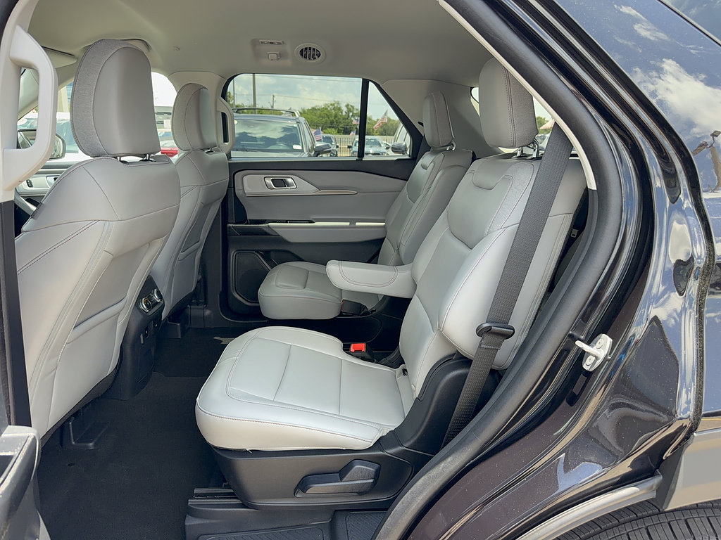 Certified 2025 Ford Explorer Active w/ Active Comfort Package AWD/4WD image 12