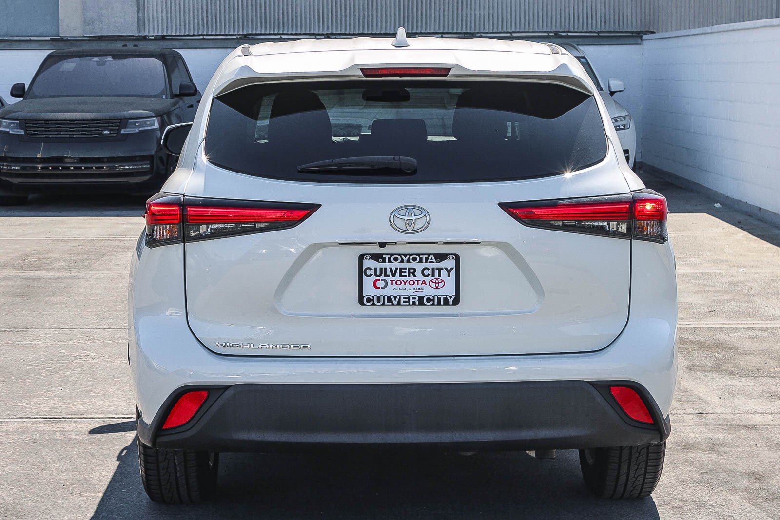 Used 2021 Toyota Highlander L FWD image 8
