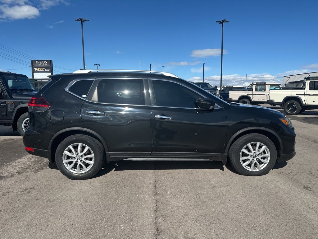 Used 2018 Nissan Rogue SV image 4