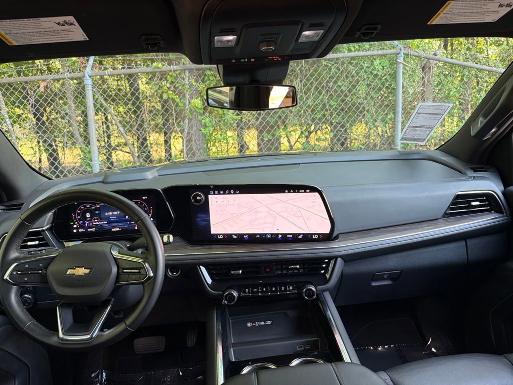 Used 2025 Chevrolet Suburban LT AWD/4WD image 11