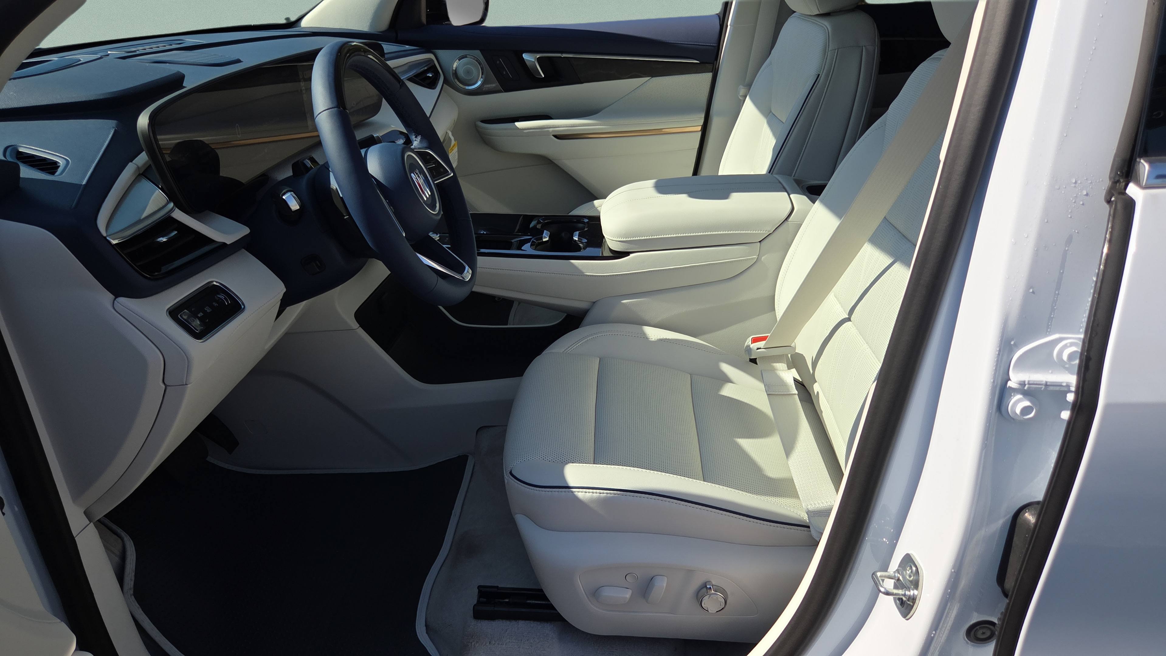 New 2026 Buick Enclave Avenir w/ Super Cruise Package FWD image 9