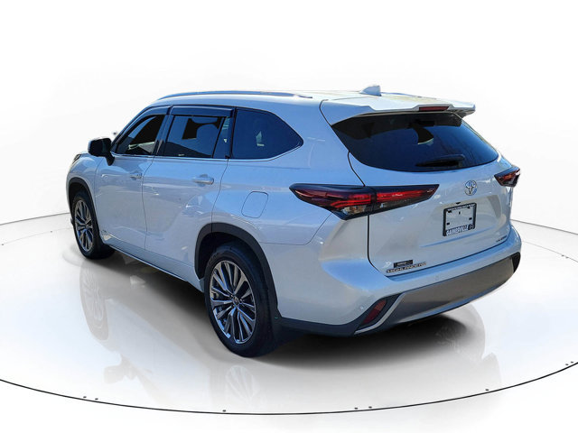 Used 2025 Toyota Highlander Limited image 3
