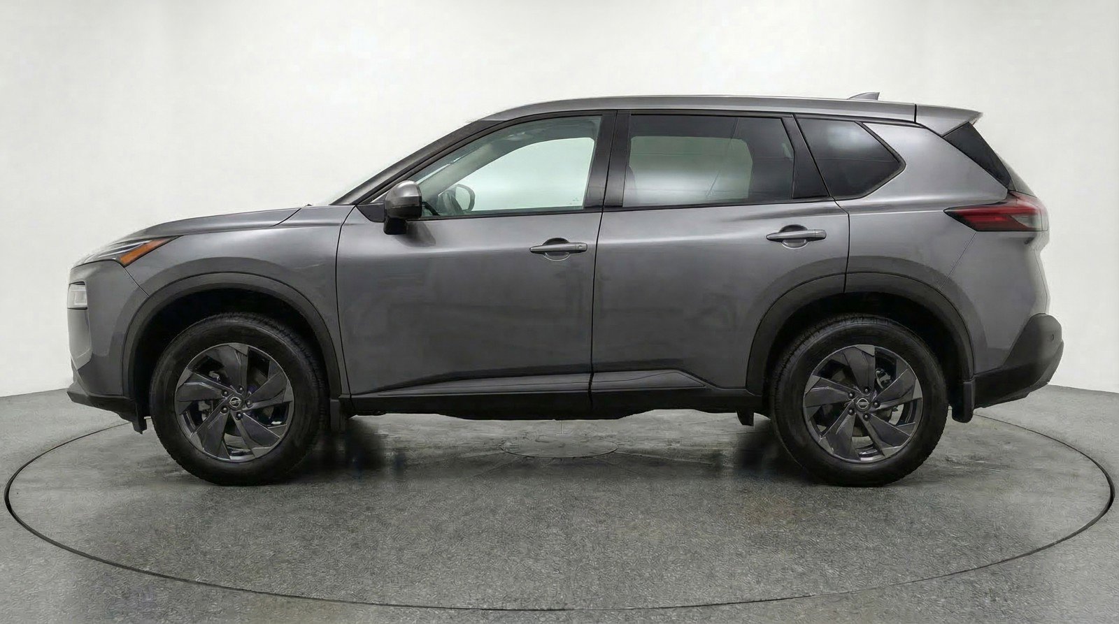 Used 2024 Nissan Rogue SV image 5