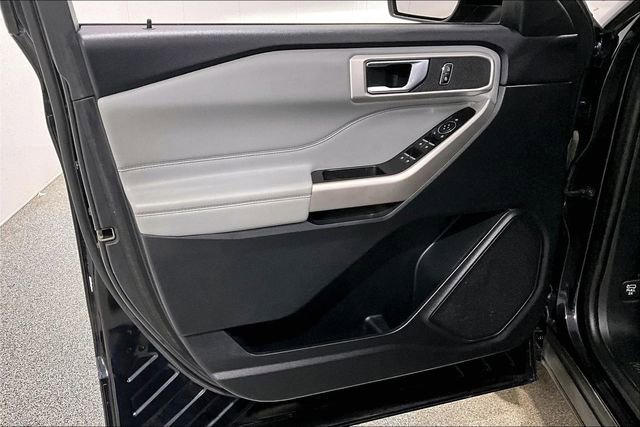 Used 2022 Ford Explorer XLT w/ XLT Sport Appearance Package image 21